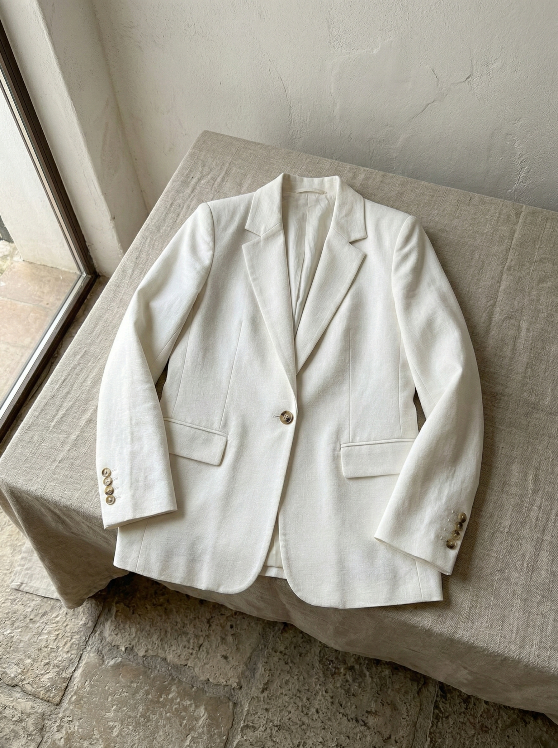 Blazer ejecutiva elegante con botón Carey
